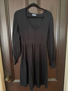 ModCloth Black V-Neck Long Sleeve Knit Dress